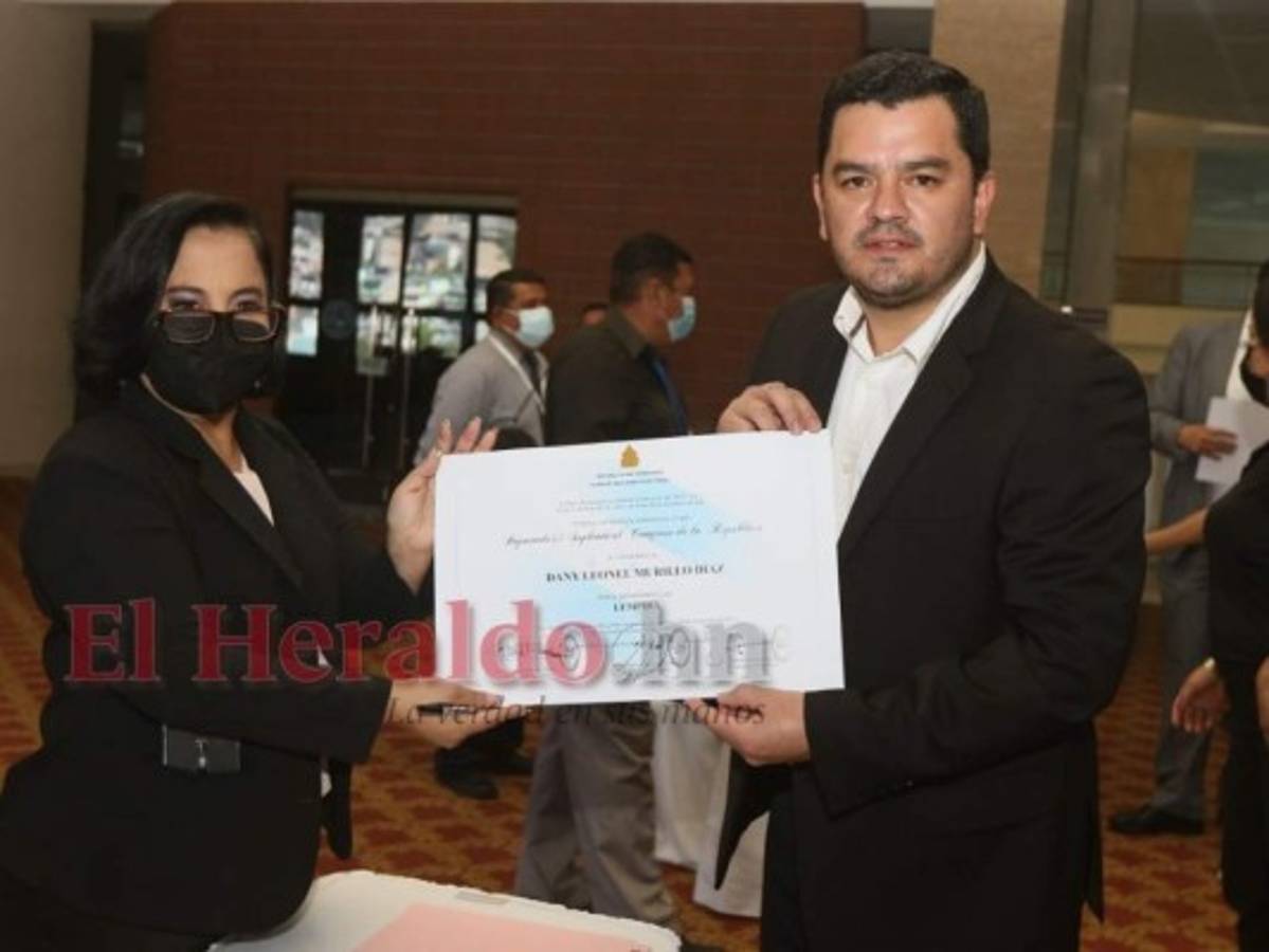 Así se desarrolló la entrega de credenciales en el nivel de diputaciones por el CNE (FOTOS)