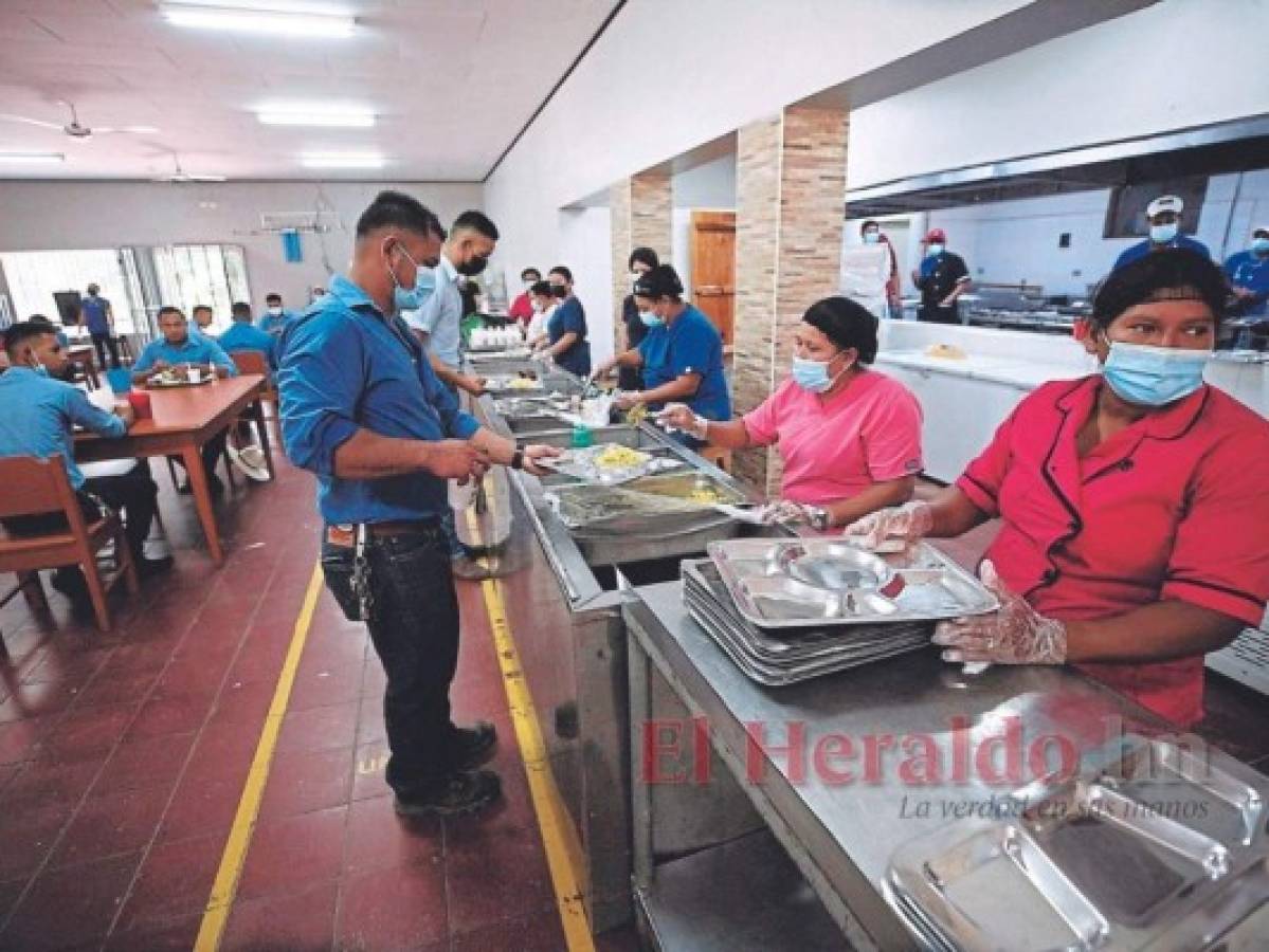 En el comedor son estrictas las medidas de bioseguridad. Foto: Emilio Flores | EL HERALDO