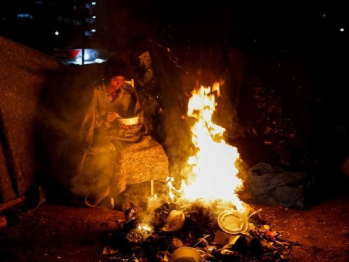 Frío intenso en Brasil hace sufrir y morir a indigentes