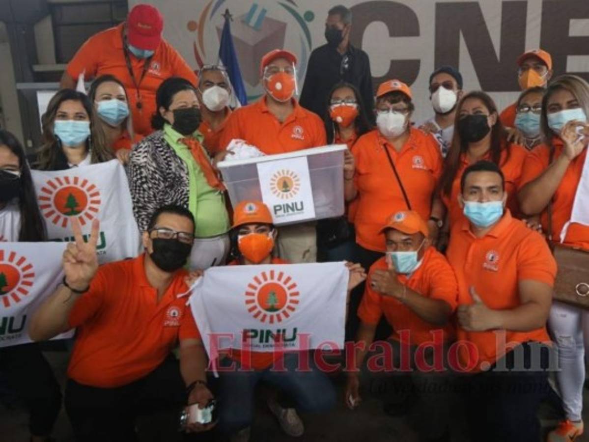 Transfuguismo y fiesta cívica en la presentación de planillas electorales