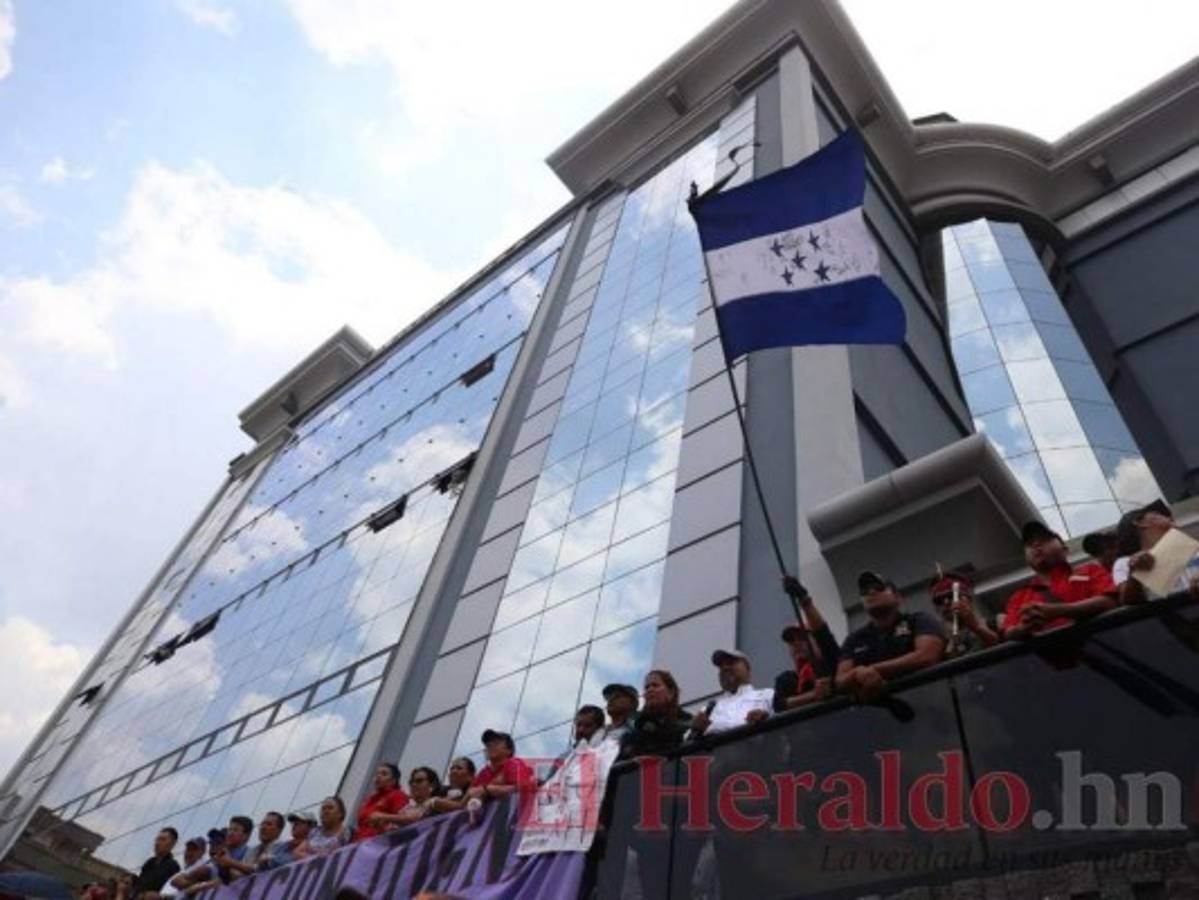 Listos 1,600 millones del lempiras para consolidar deudas de maestros