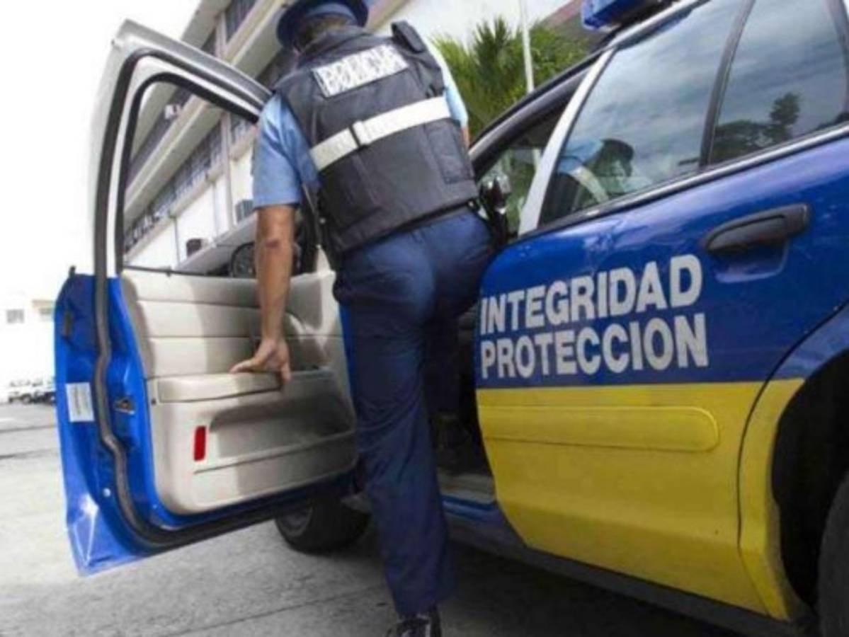 Hombre se roba auto que lo había ayudado en Puerto Rico