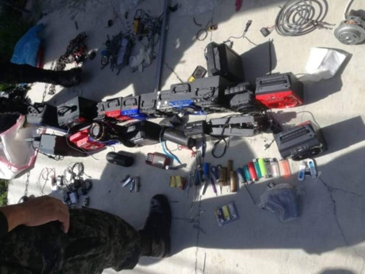 Reproductores de música, armas, encendedores y celulares son solo algunos de los objetos en poder de los privados de libertad.