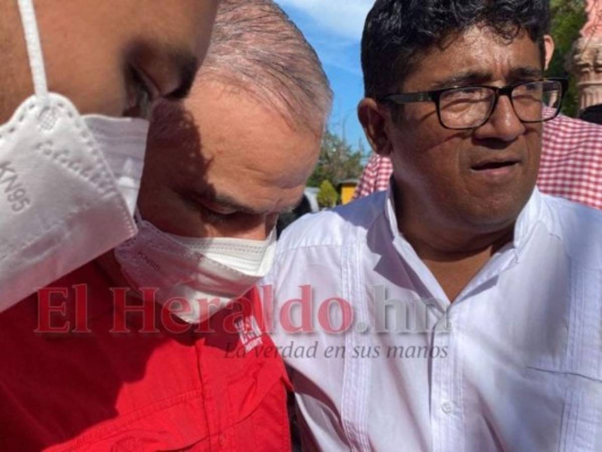 Yani Rosenthal acompaña a Quintín Soriano a votar en Choluteca