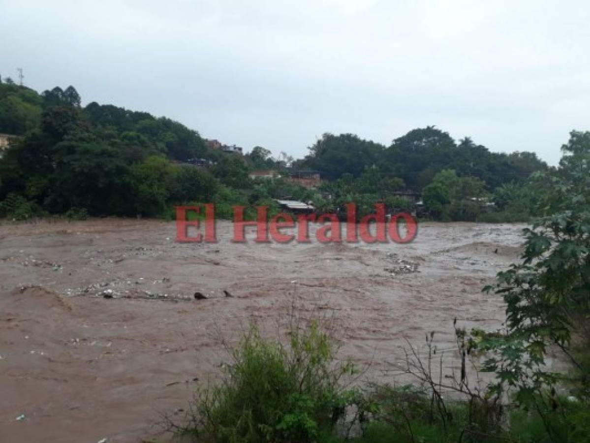 Se desborda el río Choluteca en la capital de Honduras
