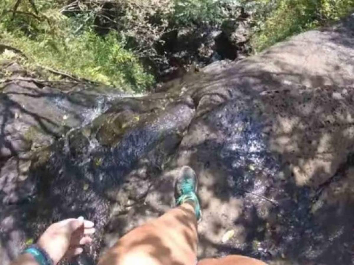 Mujer cae de una cascada de 15 metros y graba todo en video