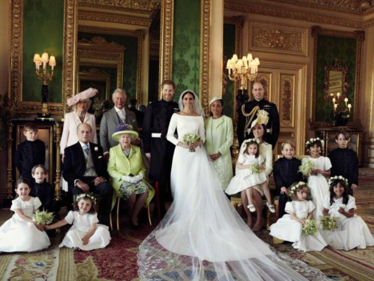 Meghan y Harry junto a toda su familia. Foto: AFP /THE DUKE AND DUCHESS OF SUSSEX/ ALEXI LUBOMIRSKI