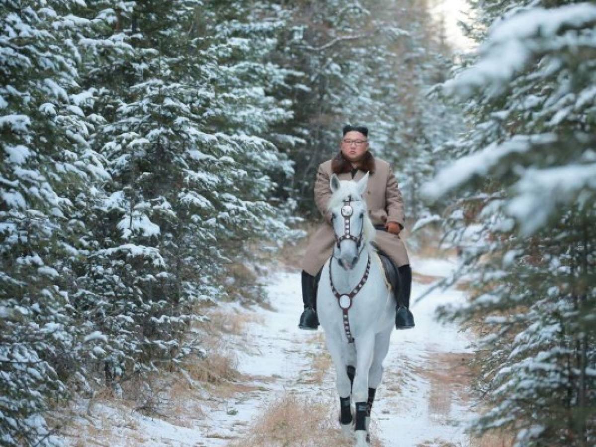 Un paseo de Kim a caballo entre montañas nevadas y los rumores se disparan
