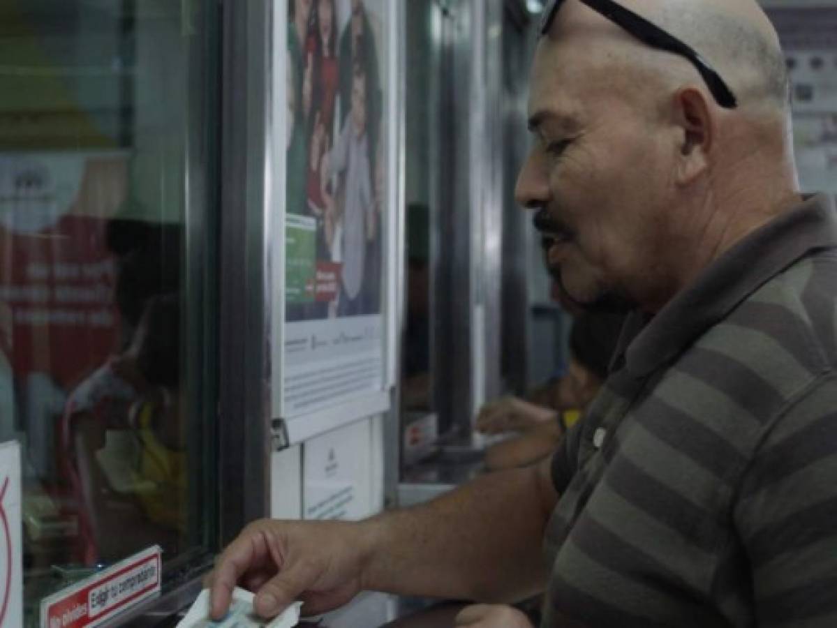 Banco Azteca presenta conmovedor testimonio en campaña Uniendo Familias