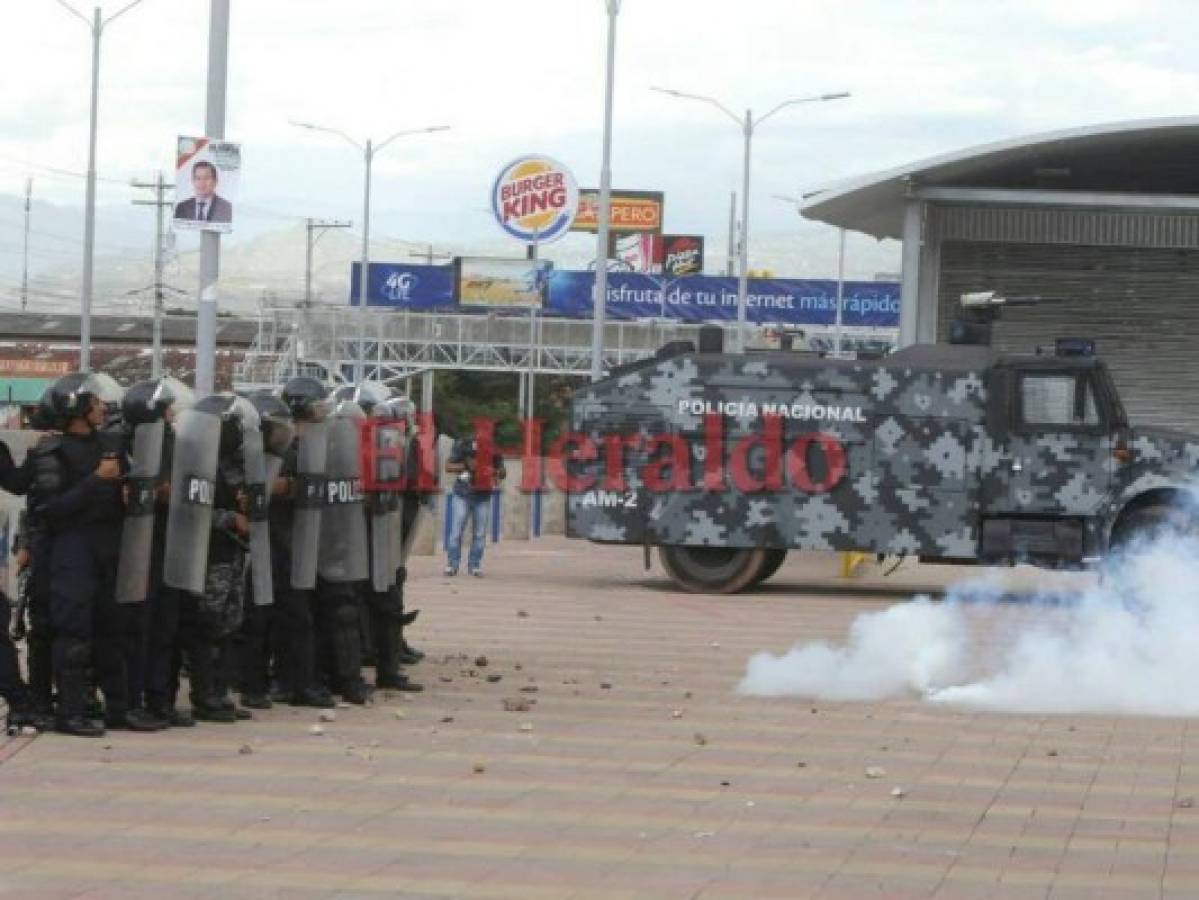 Presuntos estudiantes de la UNAH se toman el bulevar Suyapa de la capital