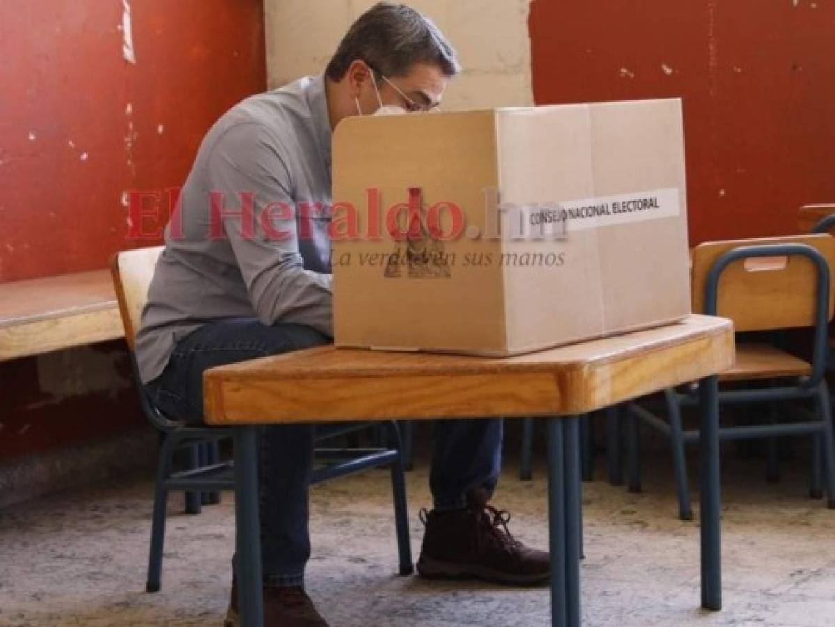 Presidente Juan Orlando Hernández ejerce su voto en Gracias, Lempira