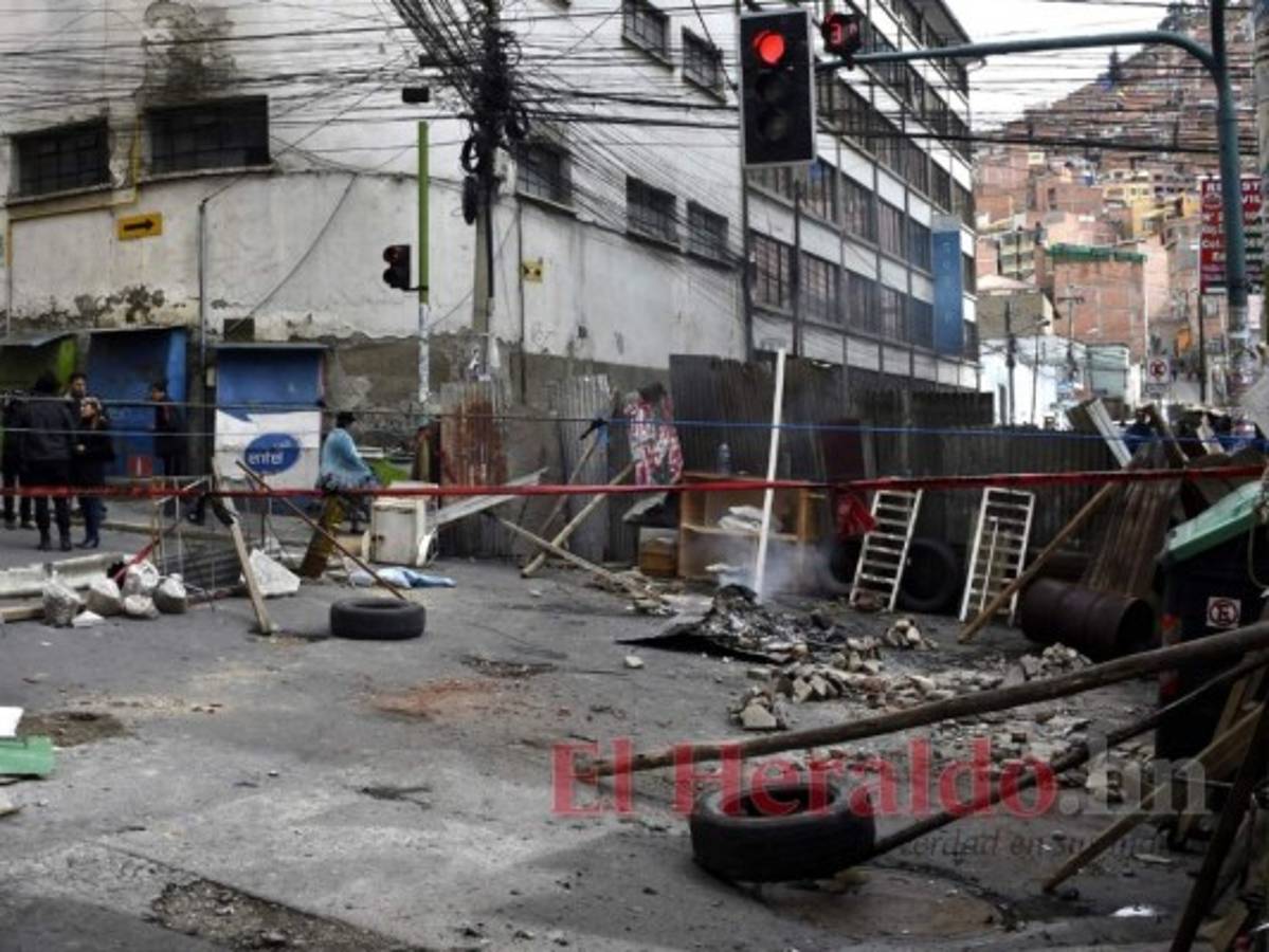 La Paz cumple siete días paralizada con bloqueos y temor a saqueos
