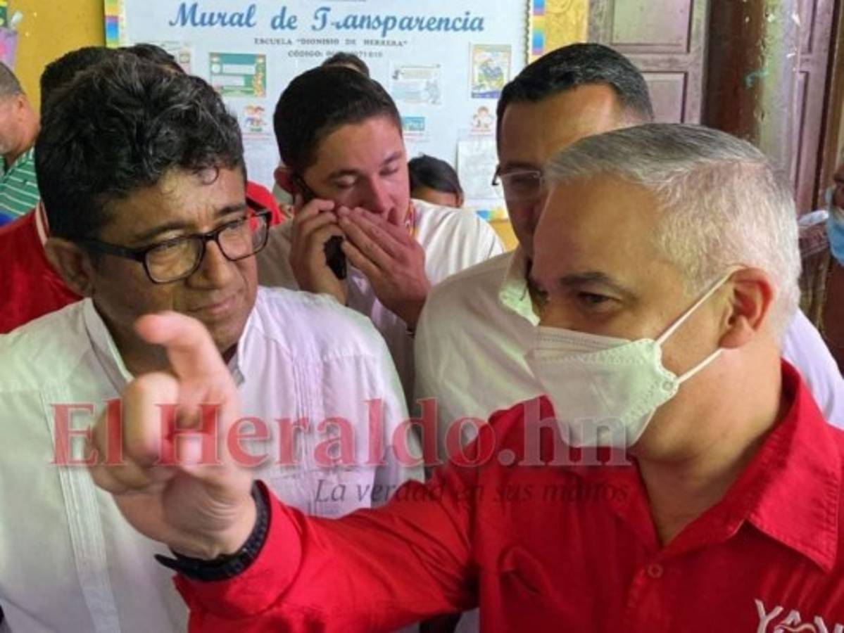 Yani Rosenthal acompaña a Quintín Soriano a votar en Choluteca