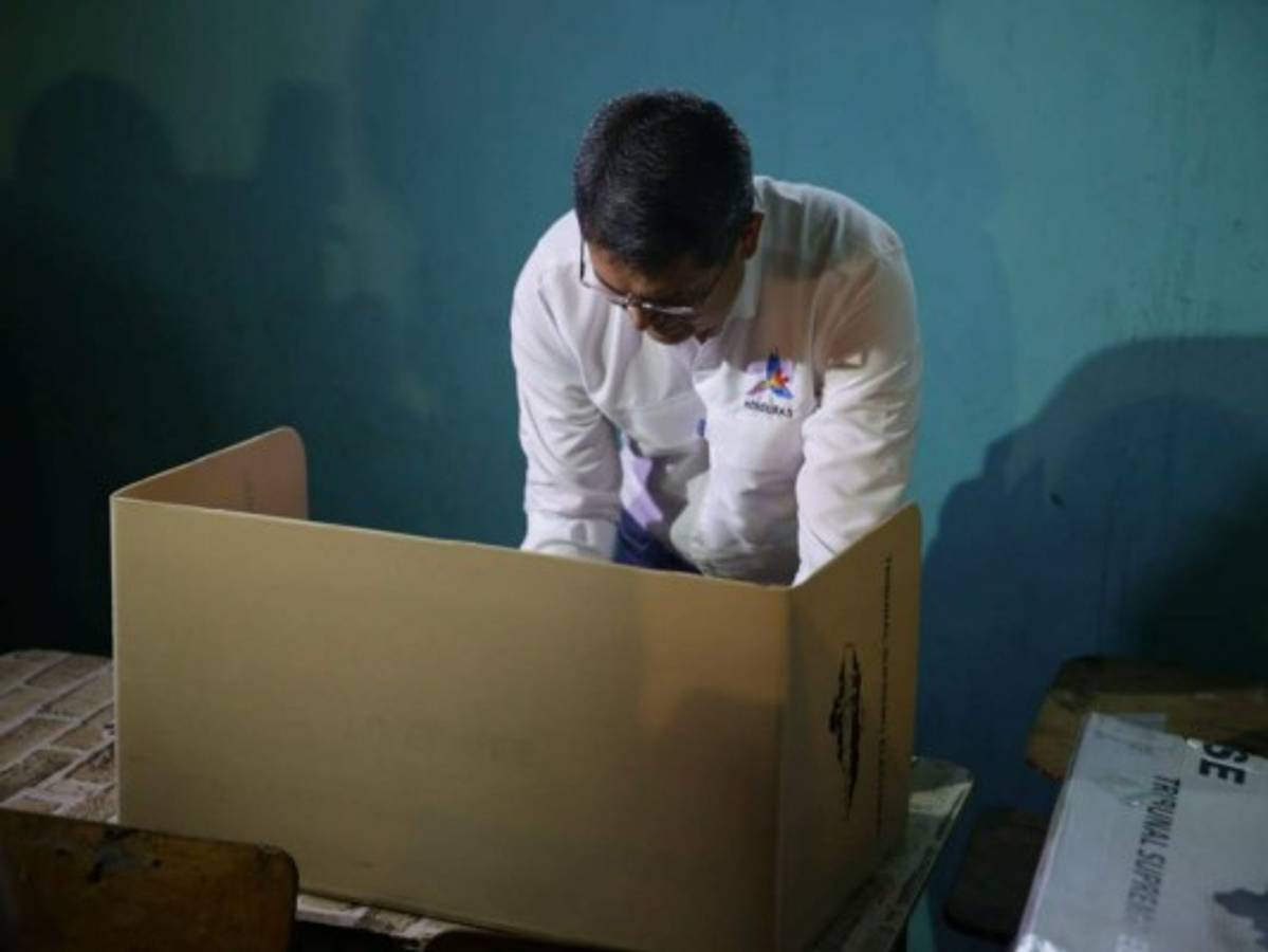 El presidente Juan Orlando Hernández ejerció el sufragio en Gracias, Lempira