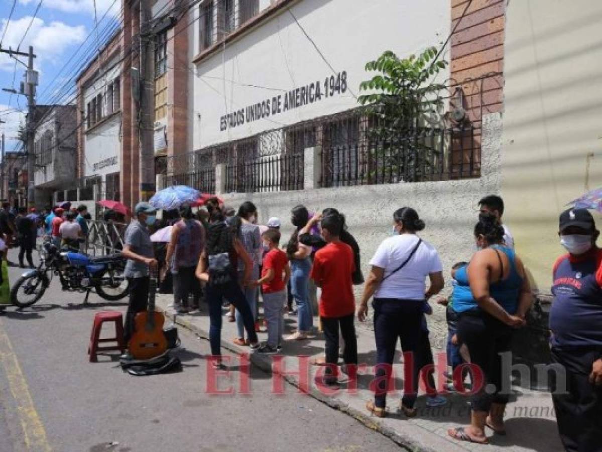 En la Escuela Estados Unidos hubo masiva afluencia. Foto: Johny Magallanes/El Heraldo