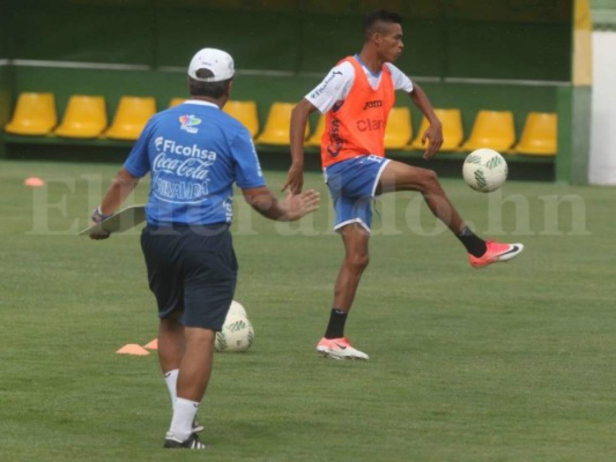 Eddie Hernández se reencontró con la camisa de la Selección de Honduras   