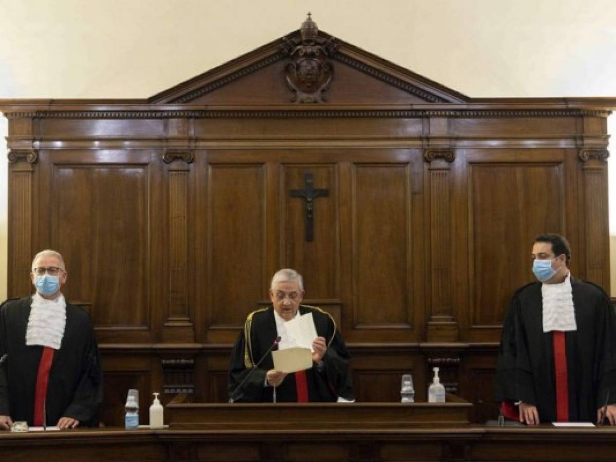 Nueve años de cárcel a expresidente del banco de Vaticano