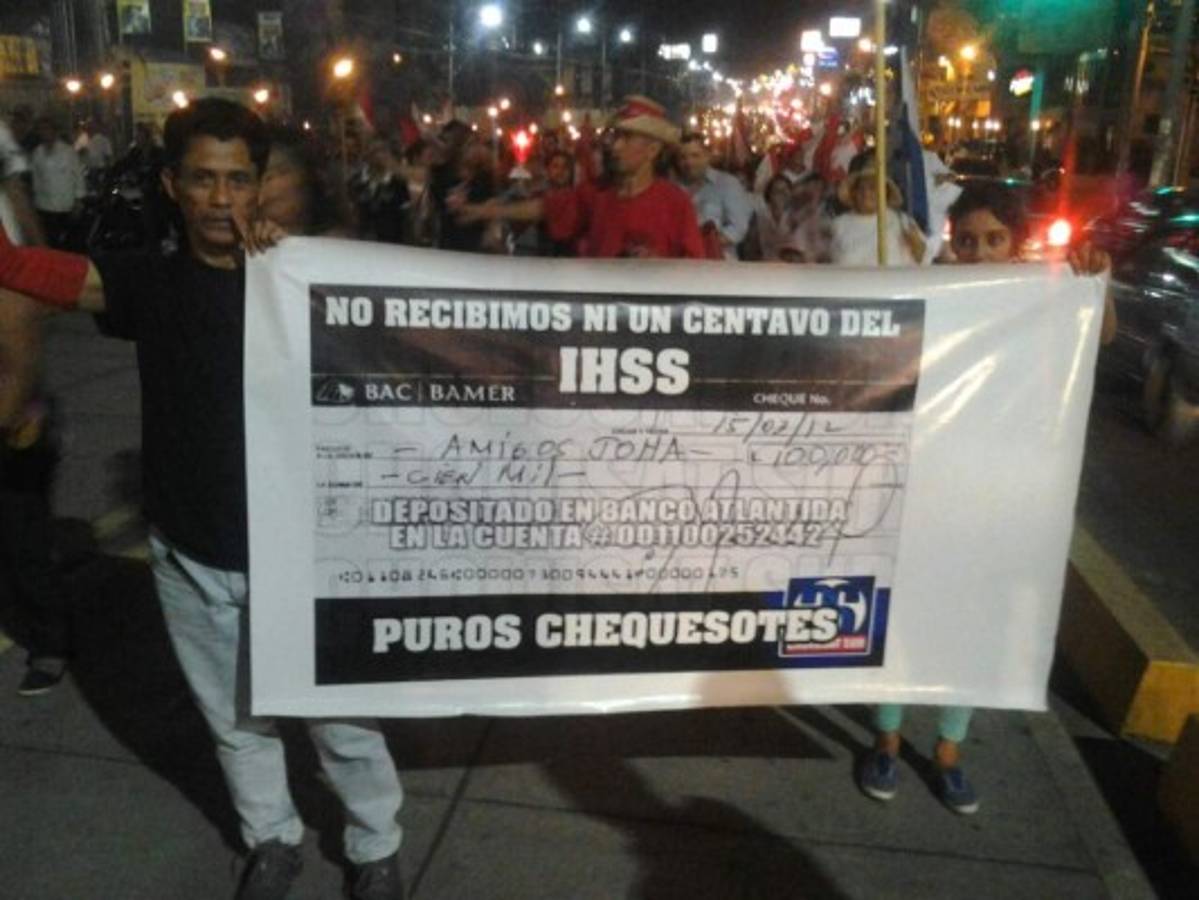 Marcha de antorchas contra saqueadores de IHSS