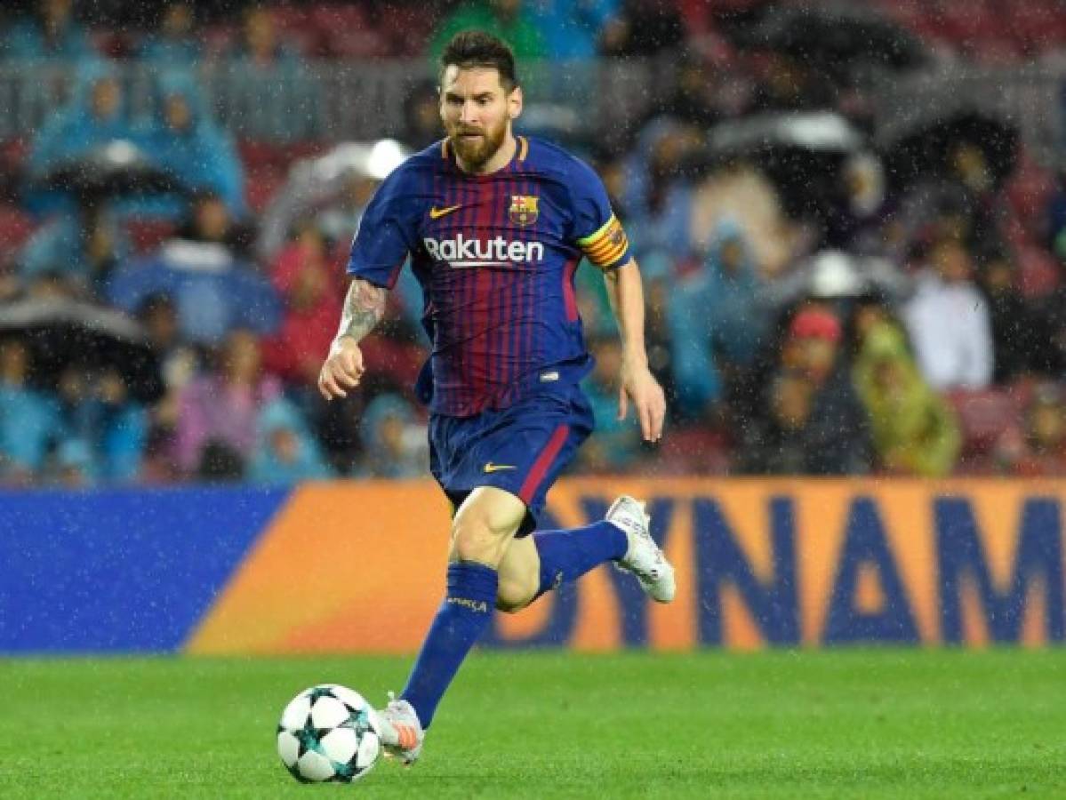 VIDEO: La misteriosa 'pastilla' que se sacó Leo Messi de su calceta ante Olympiakos