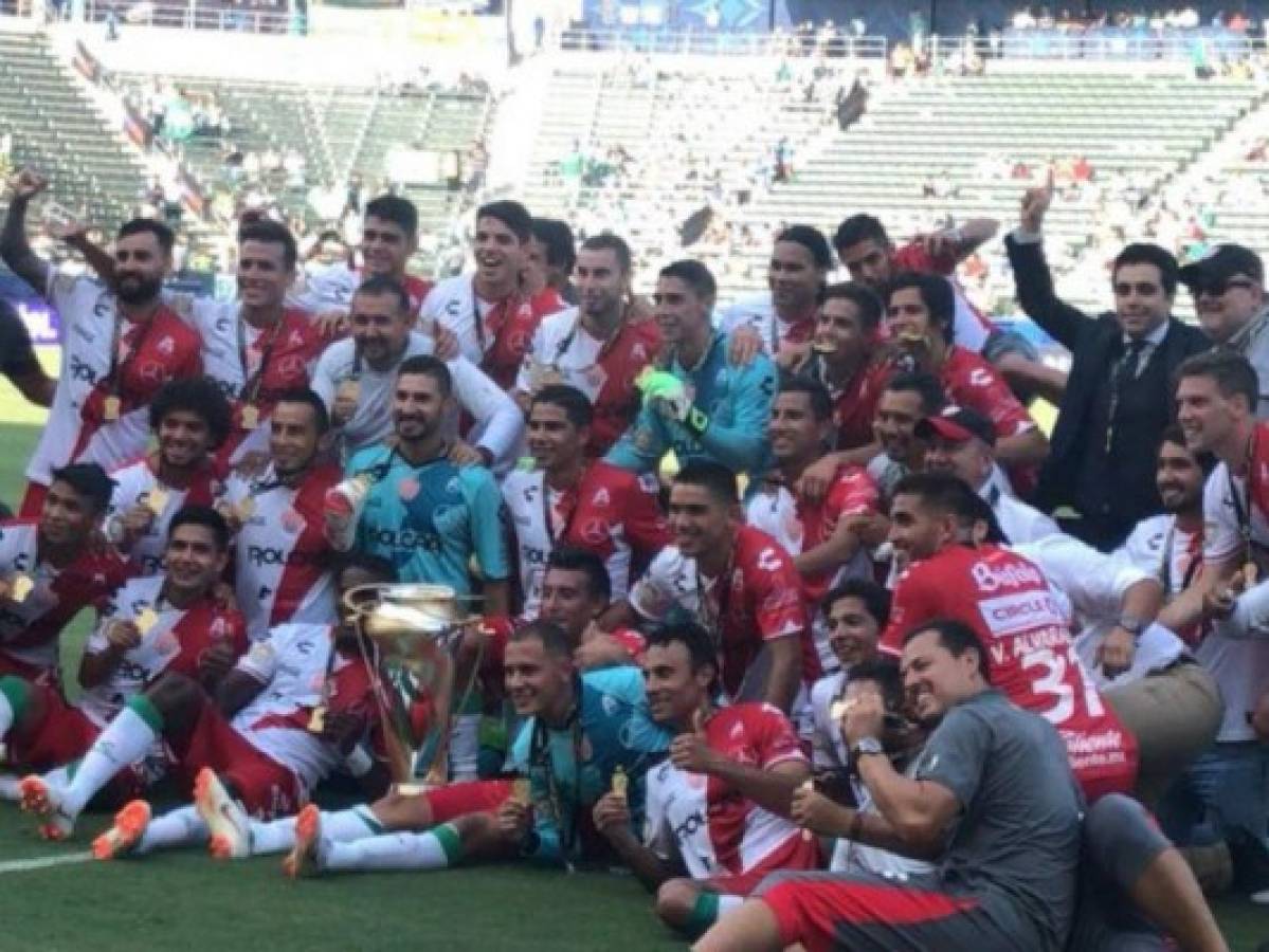 Brayan Beckeles gana con el Necaxa la Supercopa de México ante Monterrey
