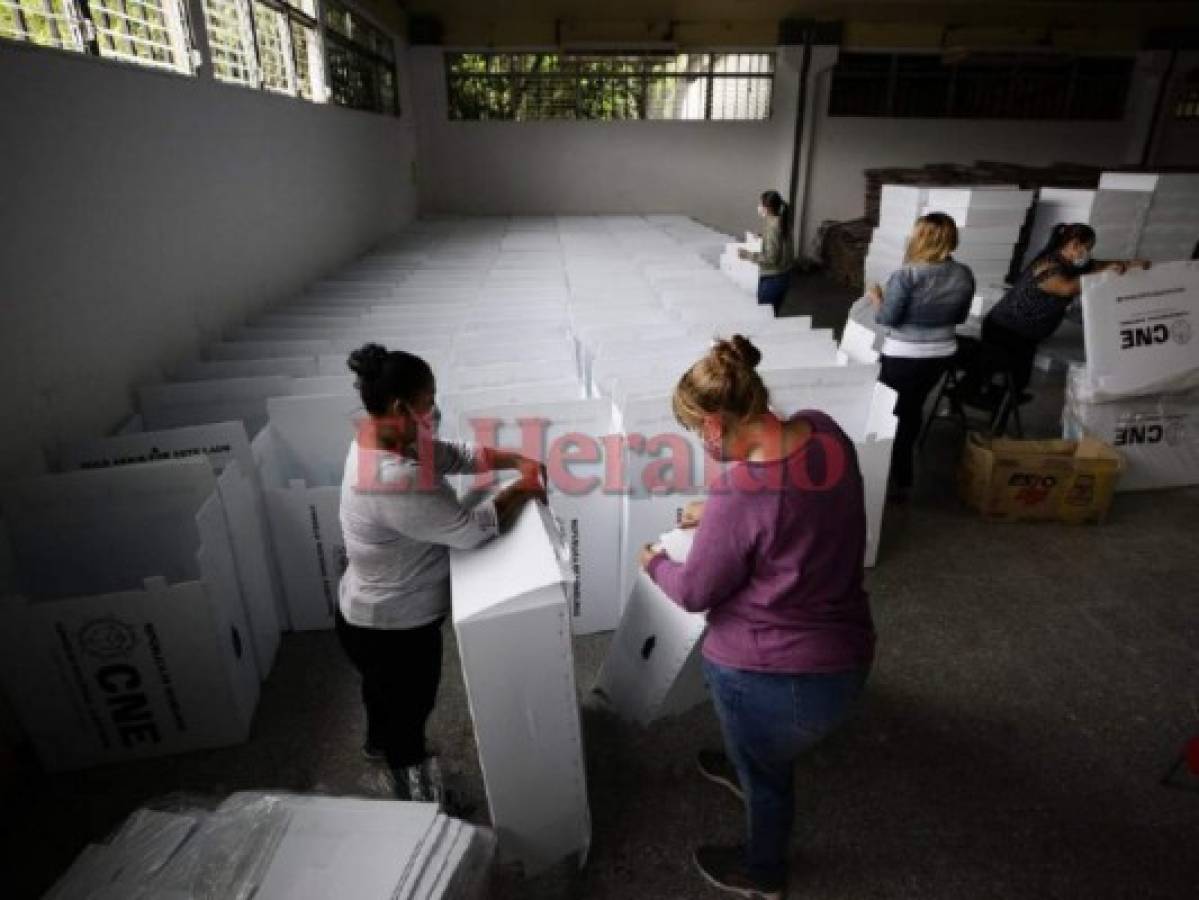 Avanza preparación de maletas electorales para ser distribuidas en diferentes puntos de Honduras (FOTOS)