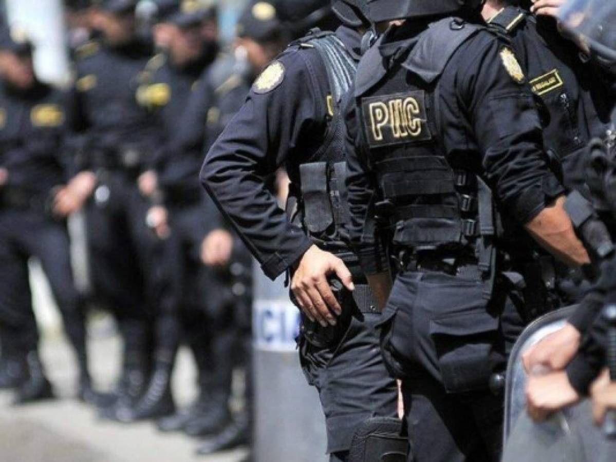 Desarman banda de policías implicados en robo de droga en Guatemala