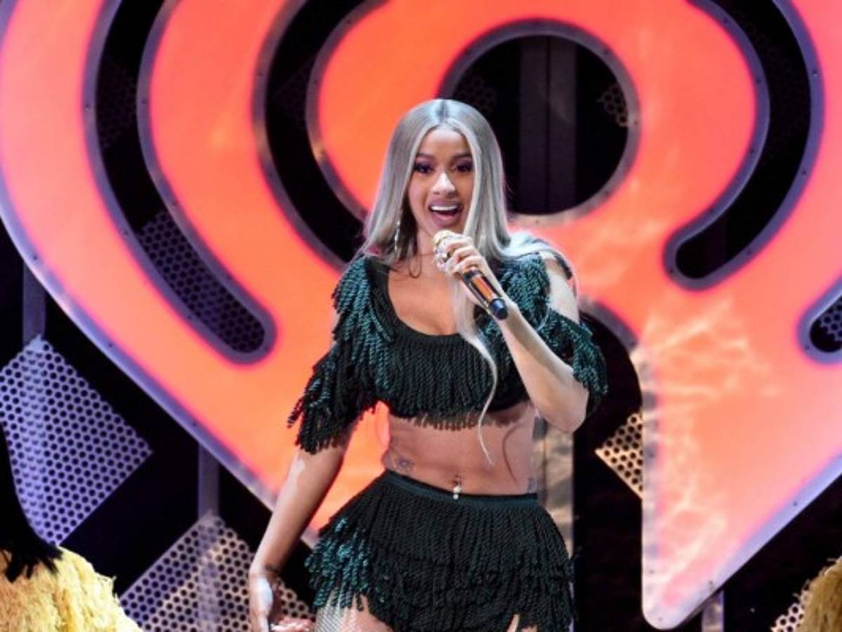 Cardi B rechaza actuar en el Super Bowl por Kaepernic