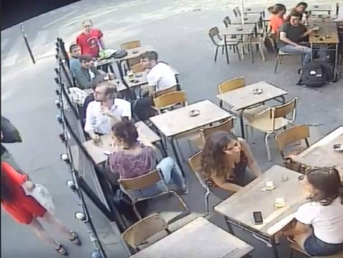 VÍDEO: Mujer contesta comentarios obscenos de un hombre y es golpeada en el rostro