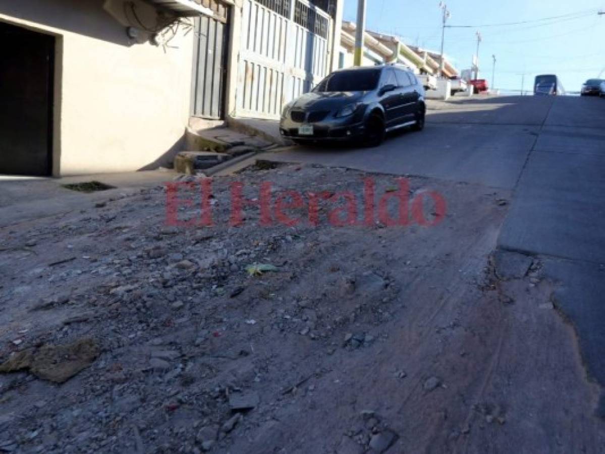 Sin reparación está la calle principal del barrio Lempira en la capital de Honduras
