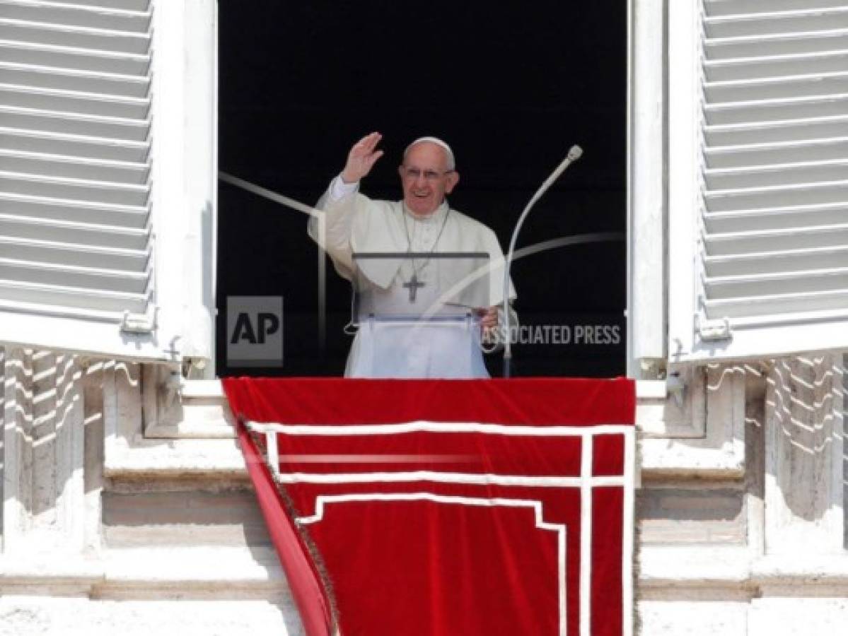Papa recomienda silencio y oración para combatir escándalos