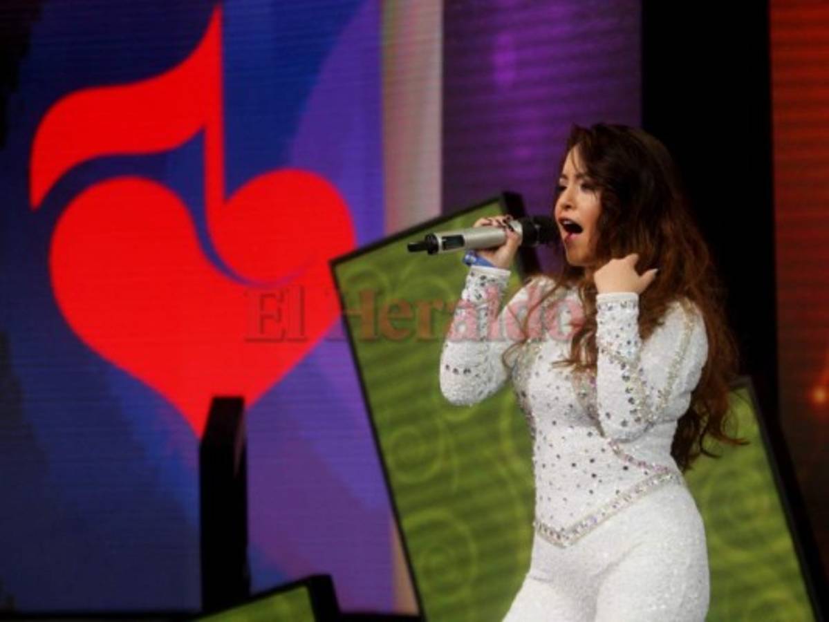 Dinámica presentación de Rubí Ibarra en la Teletón 2017 se roba los aplausos