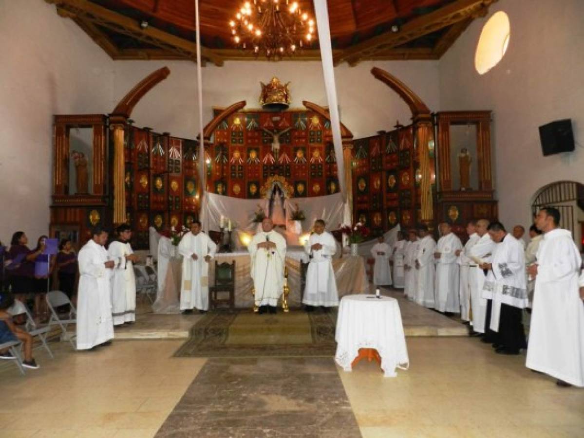 Sacerdotes de Olancho renuevan votos religiosos en eucaristía especial