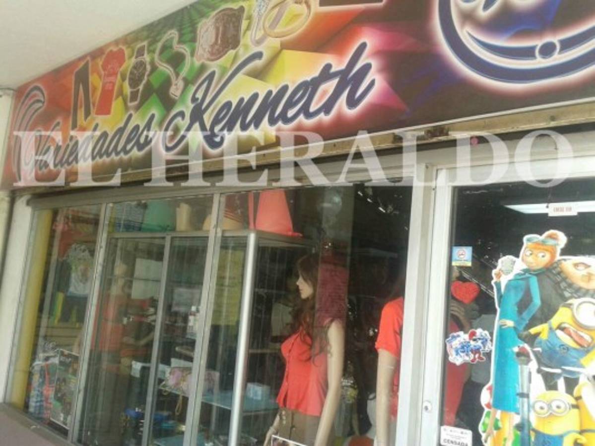 Aseguran flota de camiones y casas a sobrina del 'Gato Negro'