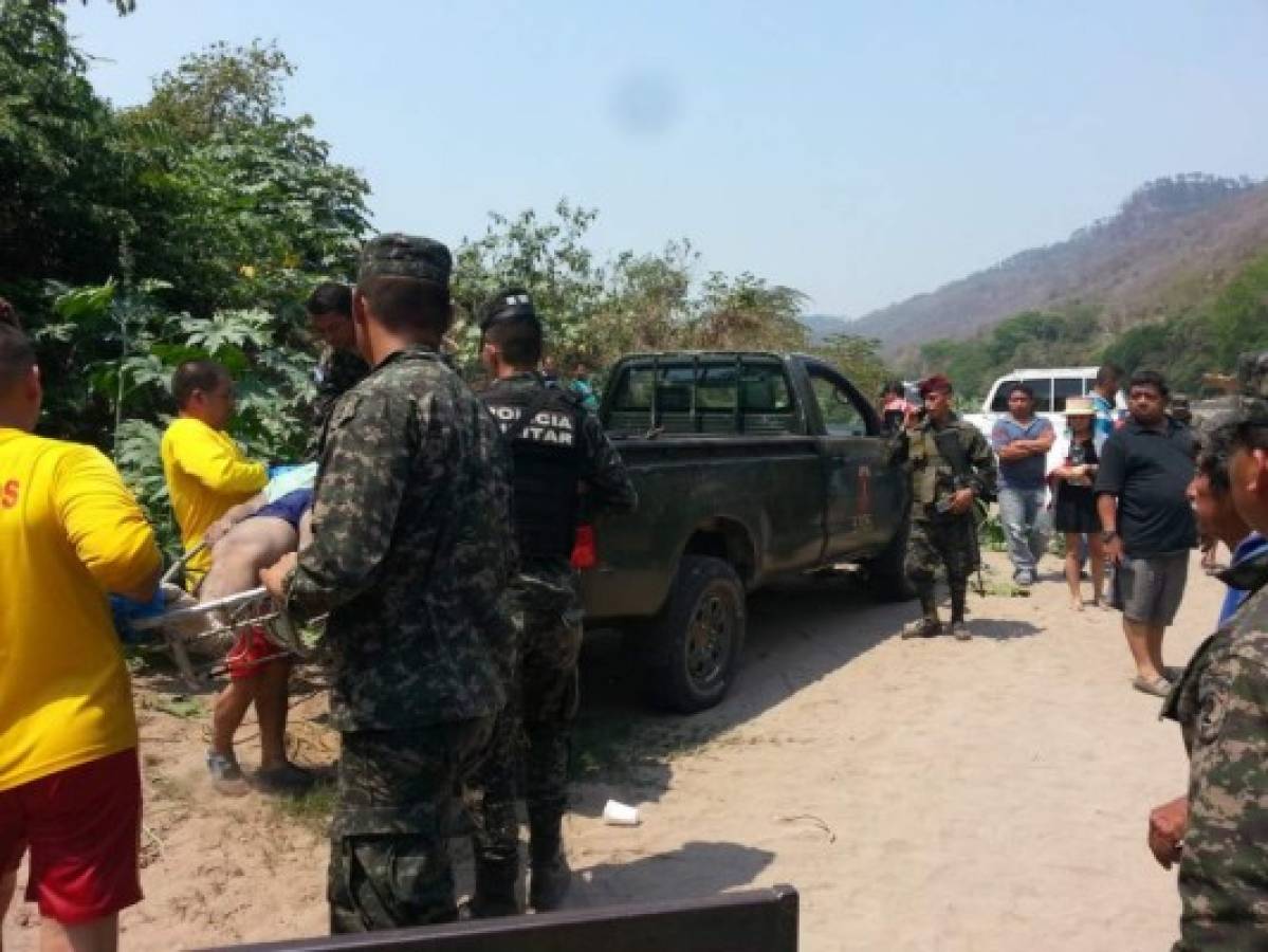 Miembros de la Policía Militar del Orden Público (PMOP) se sumaron a las labores de búsqueda.