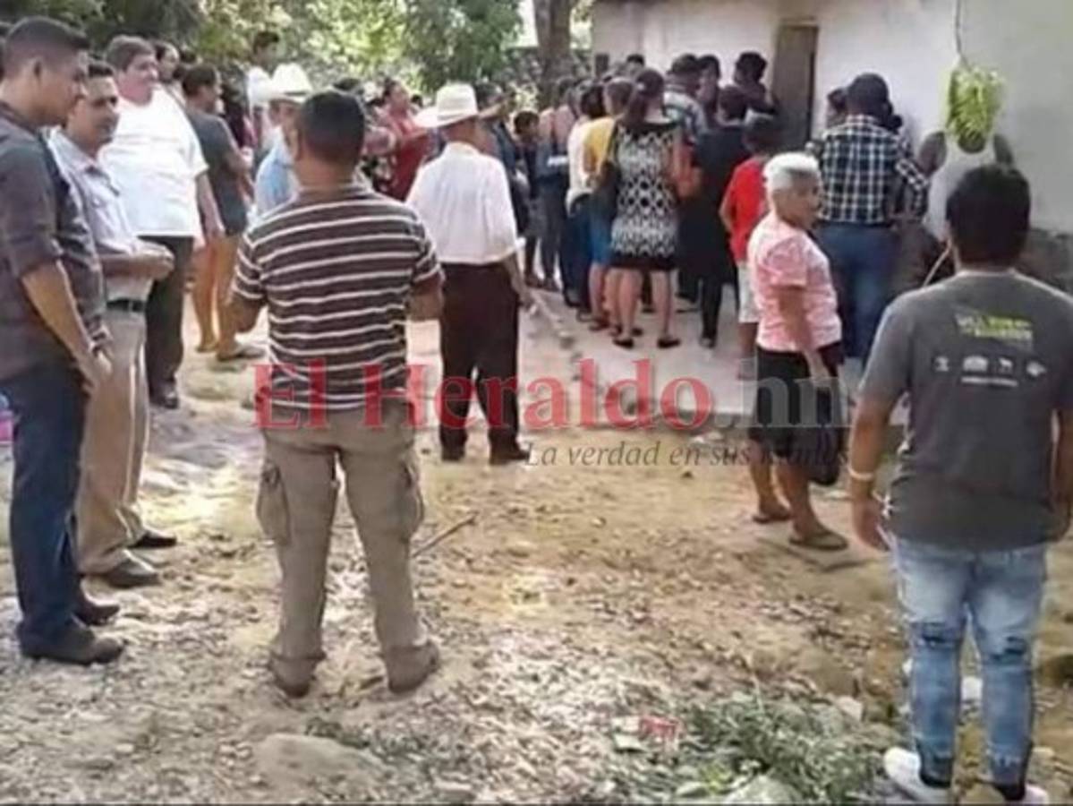 Velan restos de hermanos que tras accidente fueron arrastrados por río Ulúa