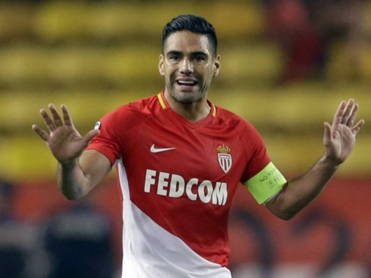 Radamel Falcao elegido mejor jugador del 2017 en Colombia, sobre James Rodríguez