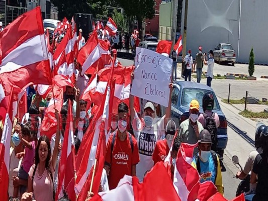 Liberales marchan para que el Consejo Nacional Electoral cuente voto por voto (Fotos)