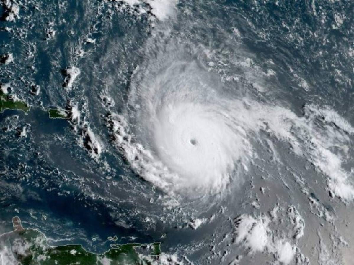 Aerolíneas cancelan vuelos de y hacia Miami por Irma 
