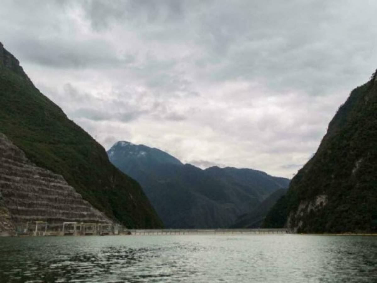 Al menos once muertos y varios desaparecidos tras chocar dos embarcaciones en río de Perú
