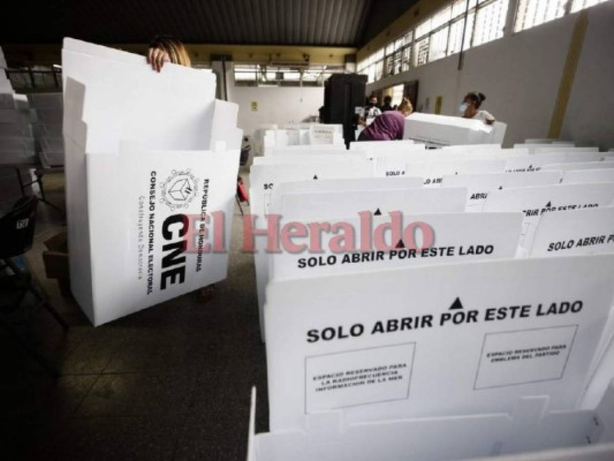 Avanza preparación de maletas electorales para ser distribuidas en diferentes puntos de Honduras (FOTOS)