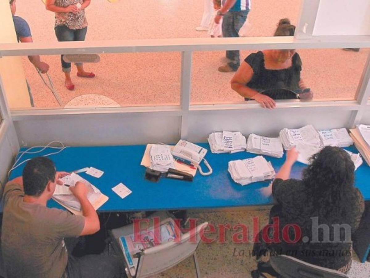 ¿Cuántas personas laboran en el sector público de Honduras?