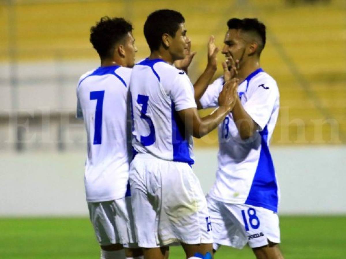 El equipo hondureño celebra el gol del Carlos Pineda ante Costa Rica. Foto: Ronald Aceituno / Grupo Opsa.