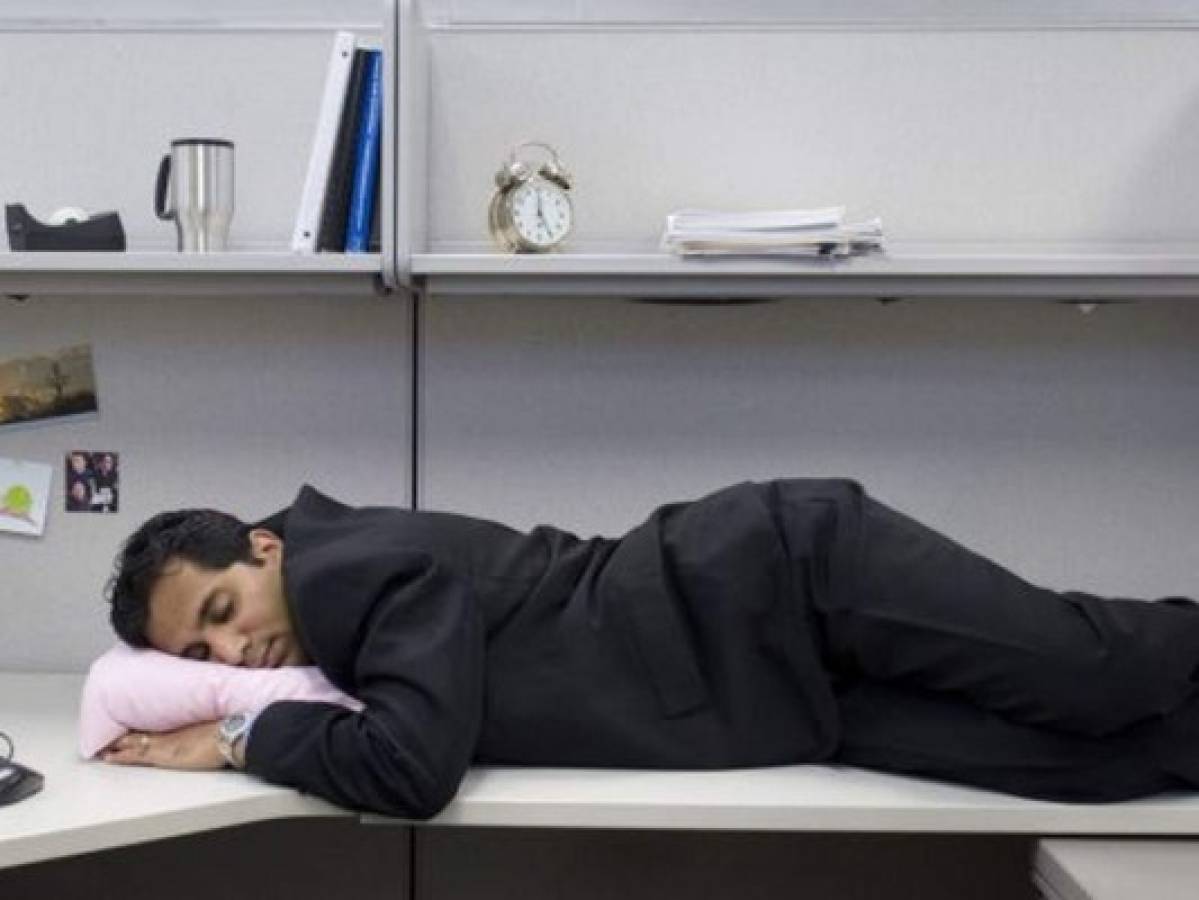 10 beneficios de dormir una breve siesta en horario de trabajo