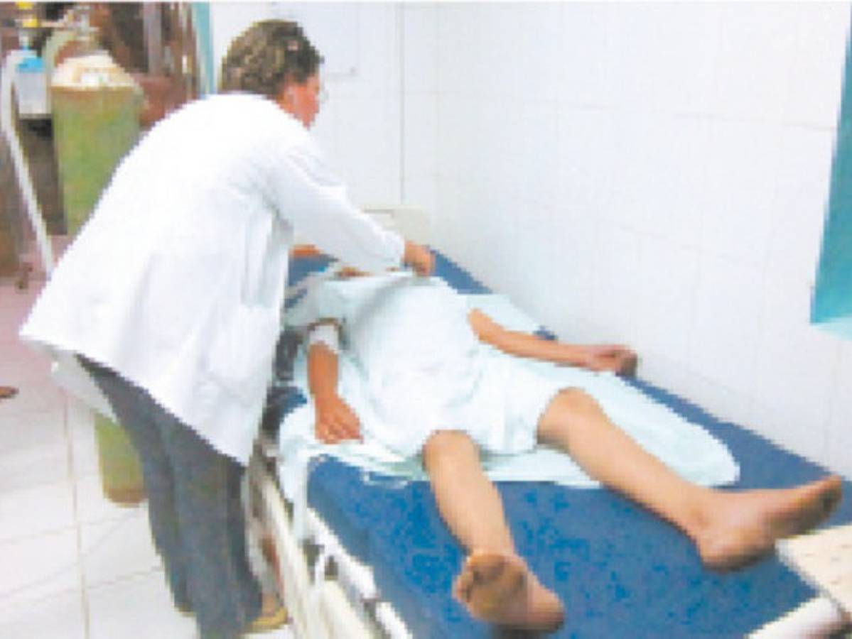 Supuesto licor adulterado deja muertos e intoxicados