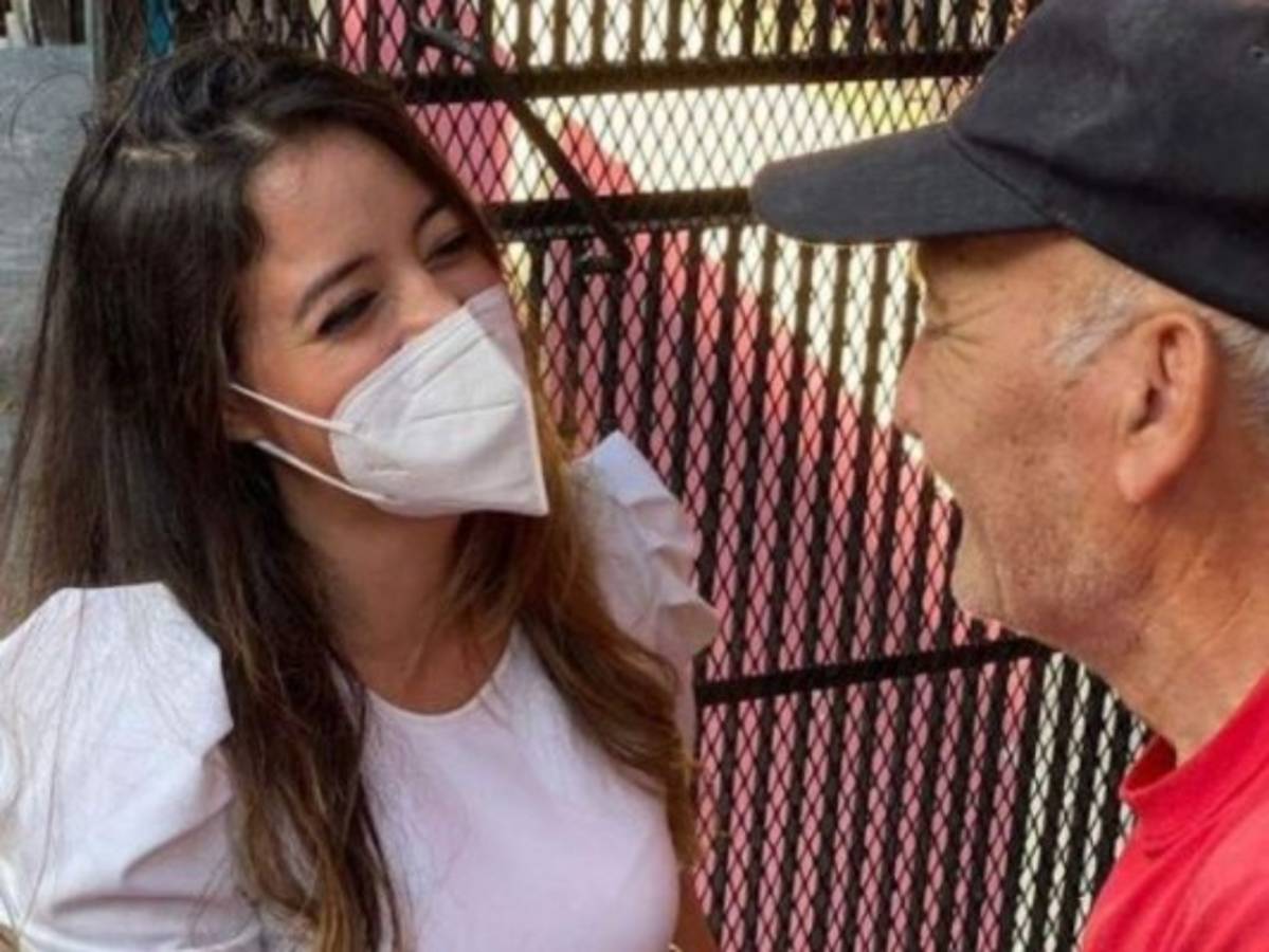 FOTOS: 'Pichu Zelaya', precandidata a diputada, votó en UNAH