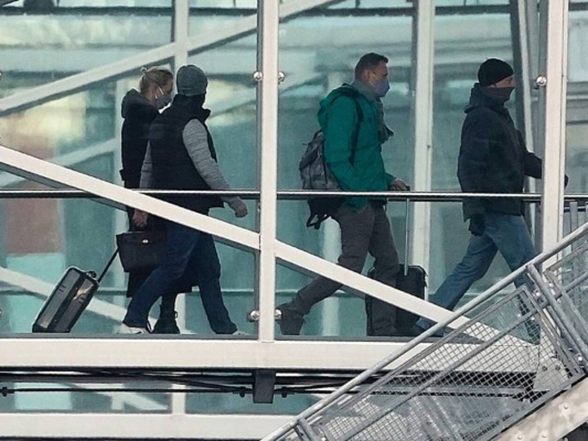 A su regreso a Rusia, Alexei Navalny fue detenido  