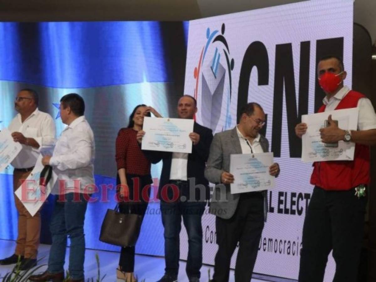 Así se desarrolló la entrega de credenciales en el nivel de diputaciones por el CNE (FOTOS)