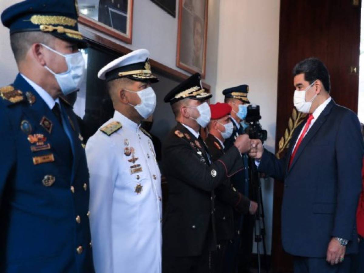 Maduro ratifica a su ministro de Defensa pero renueva otros mandos militares
