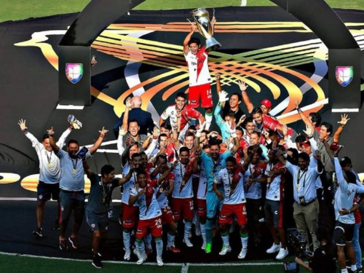 Brayan Beckeles gana con el Necaxa la Supercopa de México ante Monterrey