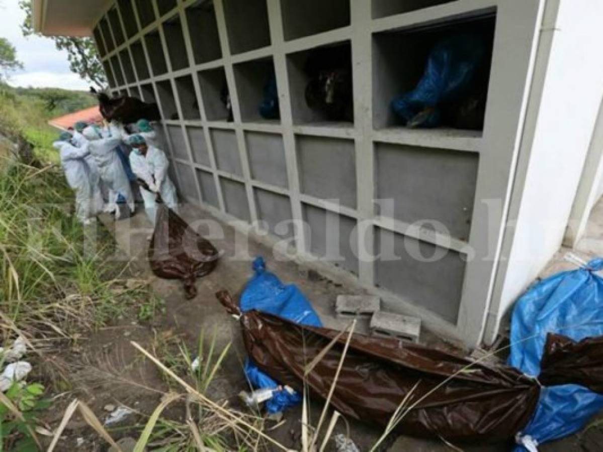 Medicina Forense realiza entierro masivo en cementerio de Tegucigalpa